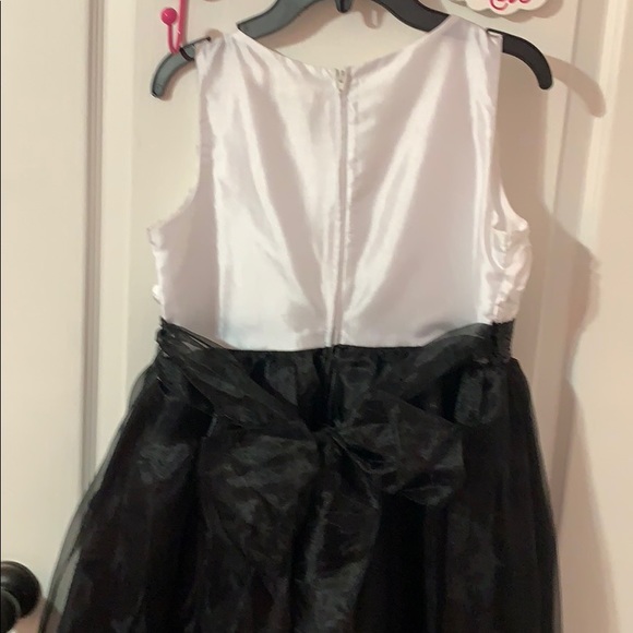 Dress - Picture 4 of 4